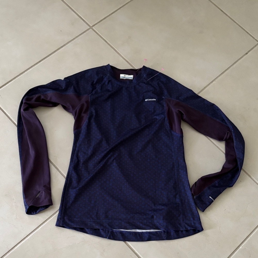 Worn once Columbia XS dry fit shirt 1172